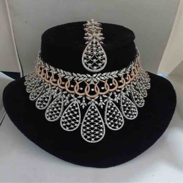 Gold elegant diamond necklace set